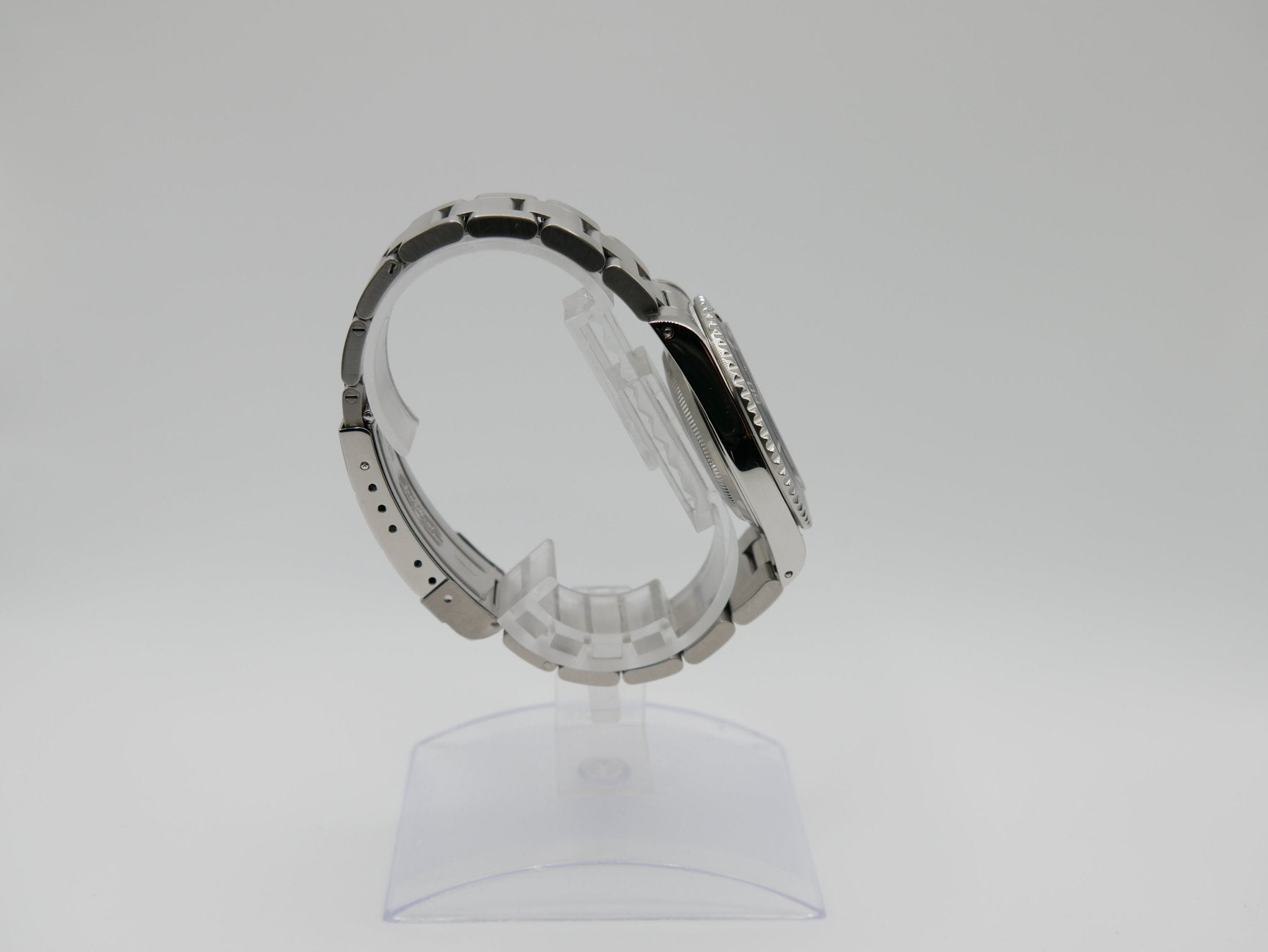 Rolex Submariner No Date 14060M-Box&Service Card-Frisch revidiert bei Rolex 10/2025 - 2 J-Garantie - YourNextWatch